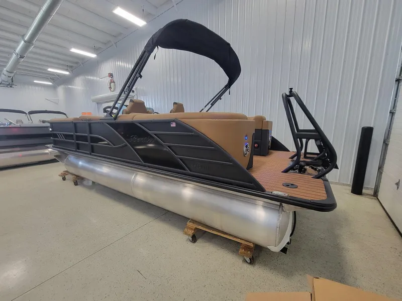 Slide: The Image of Bentley Pontoons Elite 223 Admiral 2026 - 5