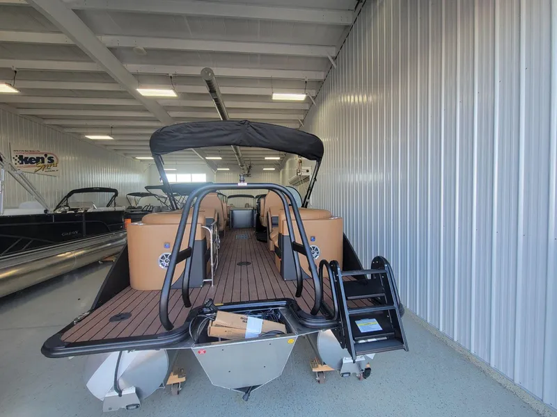 Slide: The Image of Bentley Pontoons Elite 223 Admiral 2026 - 6