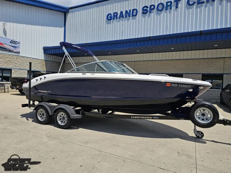 Slide: The Image of 2020 Chaparral 21 SSi boat on trailer at Grand Sport Center. - 11