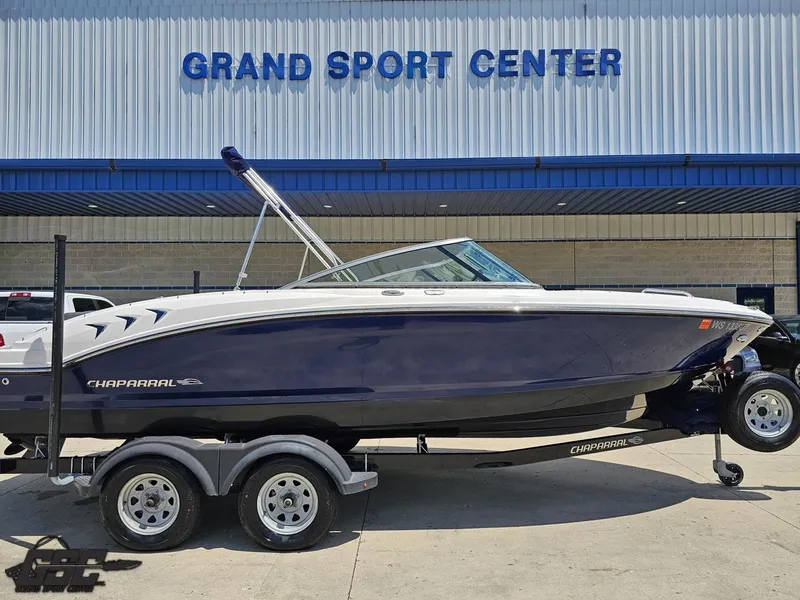 Slide: The Image of 2020 Chaparral 21 SSi boat on trailer at Grand Sport Center. - 3