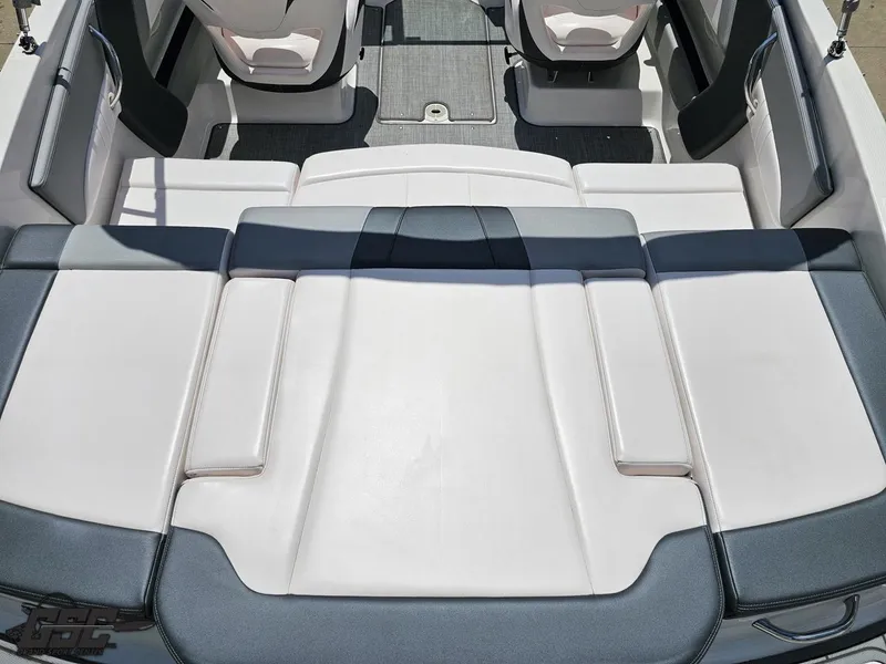Slide: The Image of 2020 Chaparral 21 SSi boat interior with white and gray seating. - 47