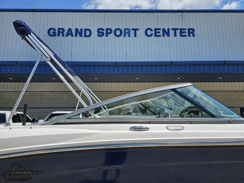 Slide: The Image of 2020 Chaparral 21 SSi boat at Grand Sport Center dealership. - 8