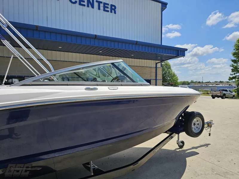 Slide: The Image of 2020 Chaparral 21 SSi boat on trailer outside a marine center. - 9