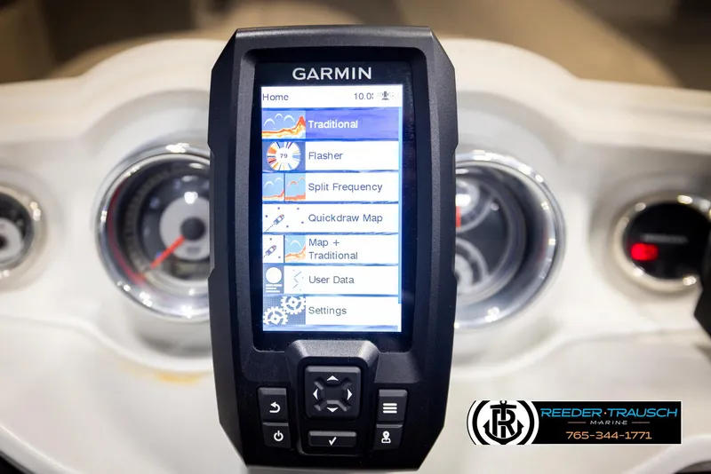 Slide: The Image of Garmin marine GPS device on Avalon GS CR 2019 dashboard, Reeder-Trausch Marine branding visible. - 35