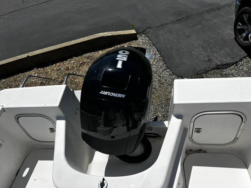 Slide: The Image of Bayliner 2002 Trophy boat with Mercury 150 outboard motor, rear view. - 7