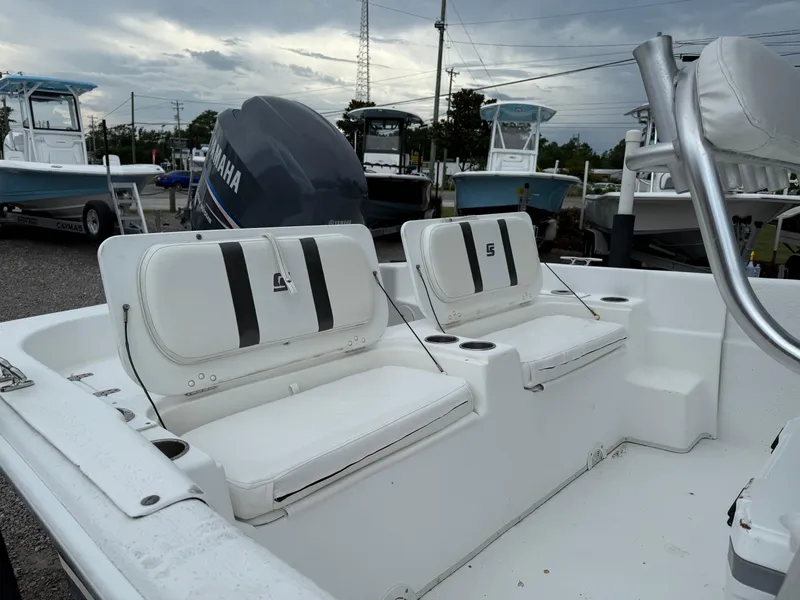 Slide: The Image of 2011 Carolina Skiff 218 DLV boat interior with seating and Yamaha outboard motor. - 14