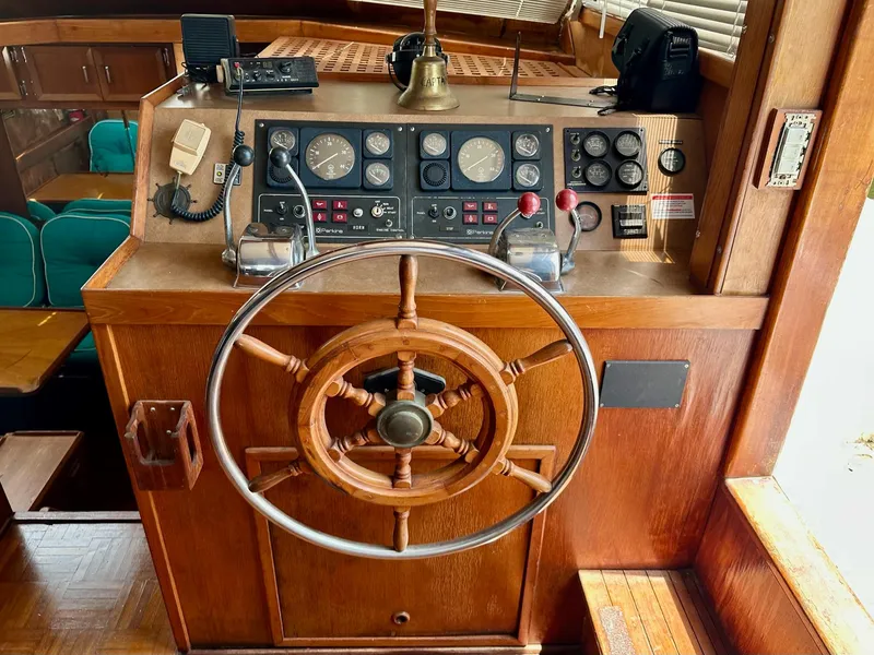 Slide: The Image of Jefferson 46 Sundeck 1987 - 15