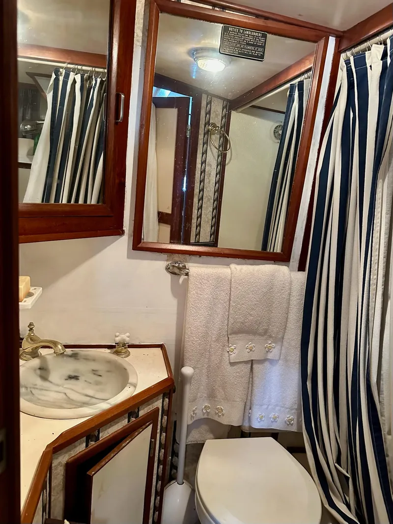 Slide: The Image of Jefferson 46 Sundeck 1987 - 24