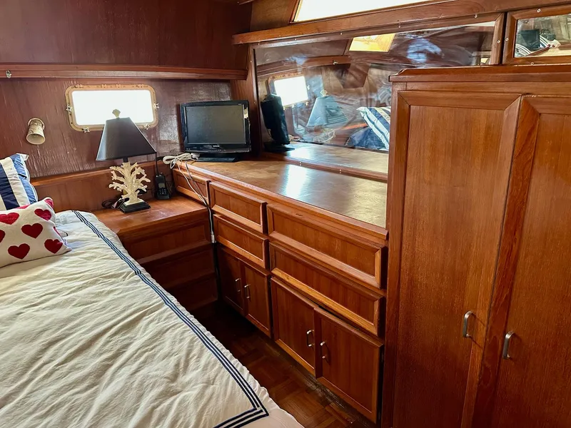 Slide: The Image of Jefferson 46 Sundeck 1987 - 25