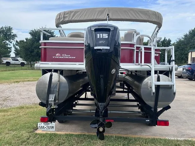 Slide: The Image of 2019 Sun Tracker SportFish 22 DLX pontoon boat with 115 HP engine, parked on trailer. - 4