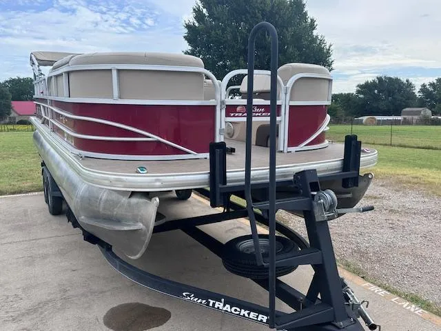 Slide: The Image of 2019 Sun Tracker SportFish 22 DLX pontoon boat on trailer, parked outdoors. - 5
