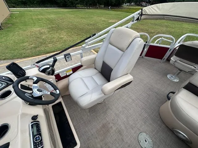 Slide: The Image of 2019 Sun Tracker SportFish 22 DLX boat interior with captain's chair and steering wheel. - 8