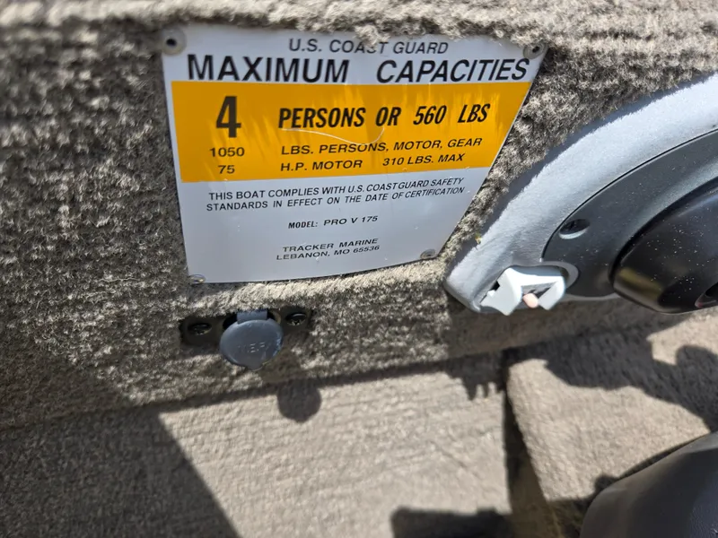 Slide: The Image of 2004 Tracker Pro Team 175 capacity label, showing maximum 4 persons or 560 lbs. - 12