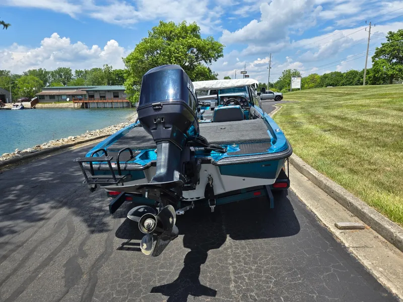 ブルーボートカバーフィットHYDRA-SPORT LS 175 E 1994-1998 Hydra-Sports 175 FS 1994 - Marine Source