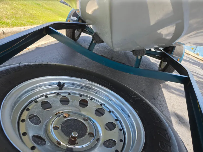 Slide: The Image of 1994 Hydra-Sports 175 FS boat on trailer, close-up of wheel and hull. - 8