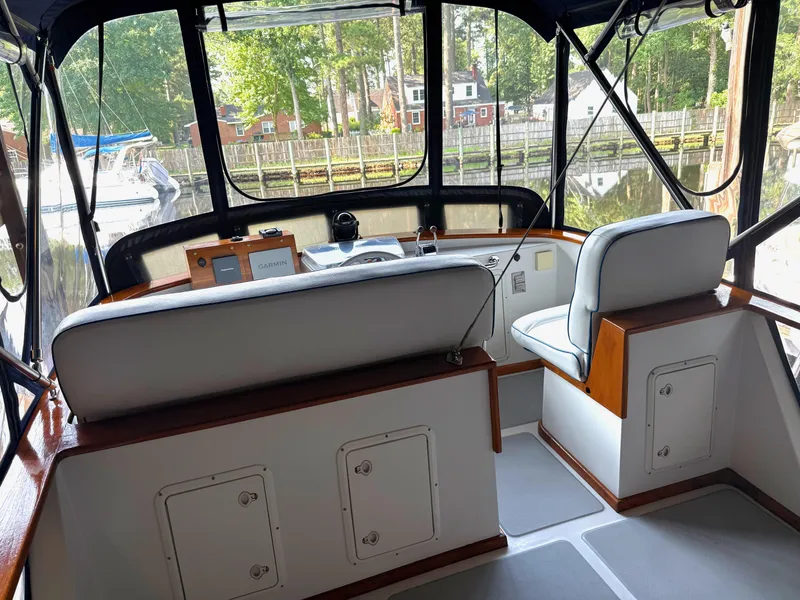 Slide: The Image of Flybridge Interior - 16