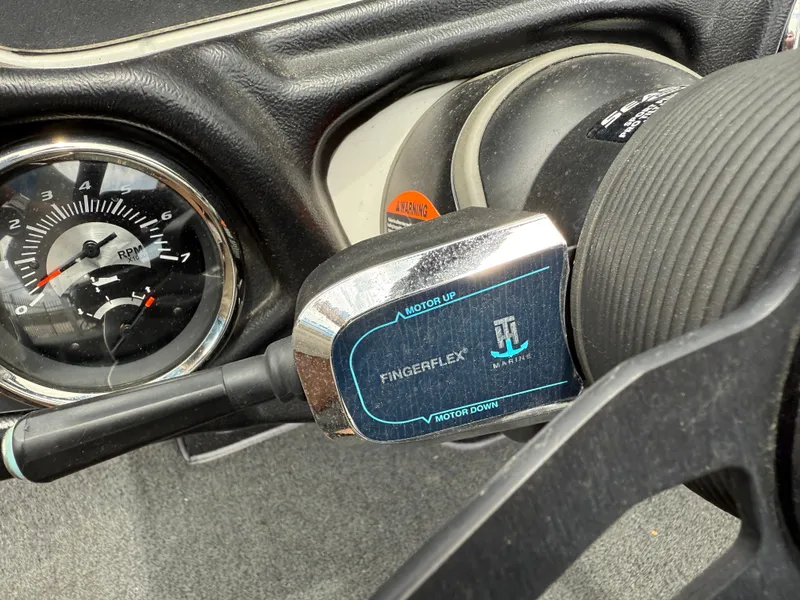 Slide: The Image of Control panel of 2022 Skeeter ZX 150 boat with FingerFlex motor control. - 23