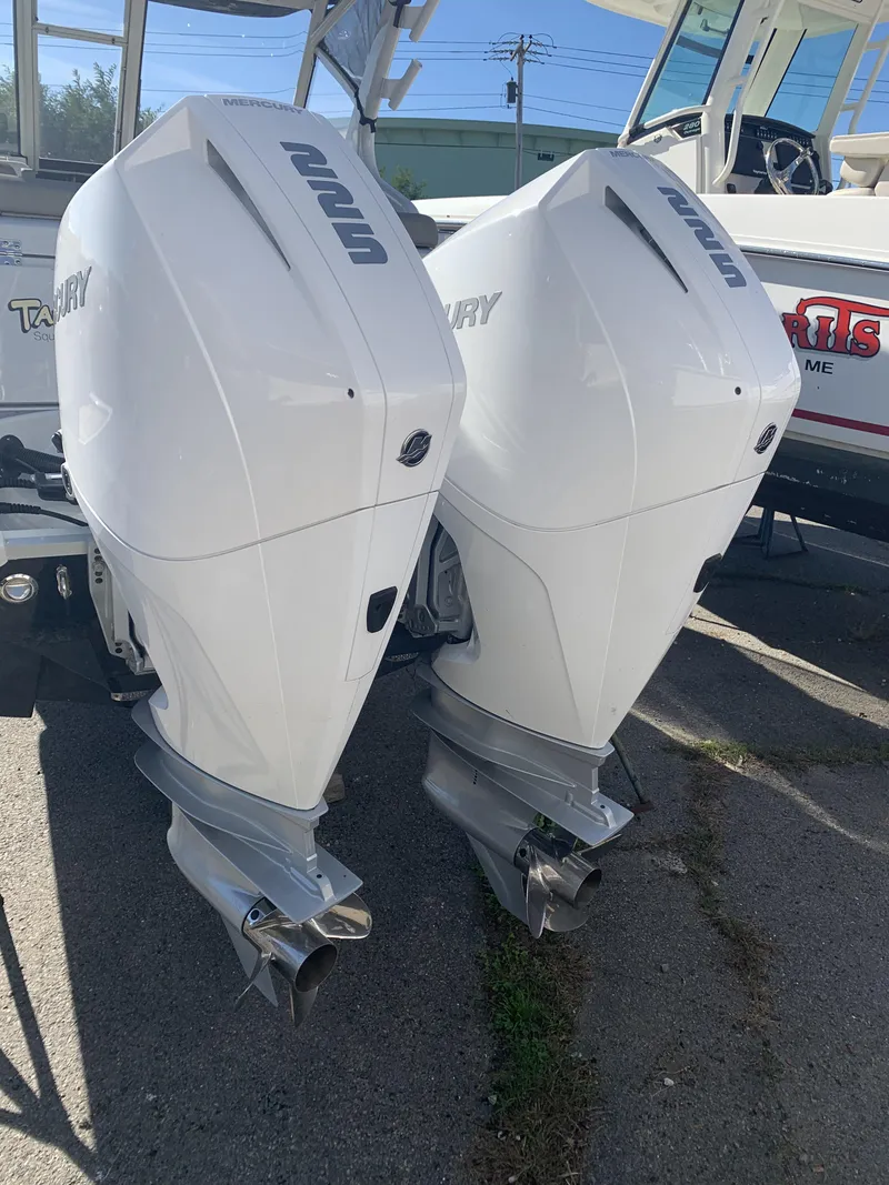 Slide: The Image of 2022 Finseeker 280 DC boat docked, featuring spacious seating and modern design. - 10