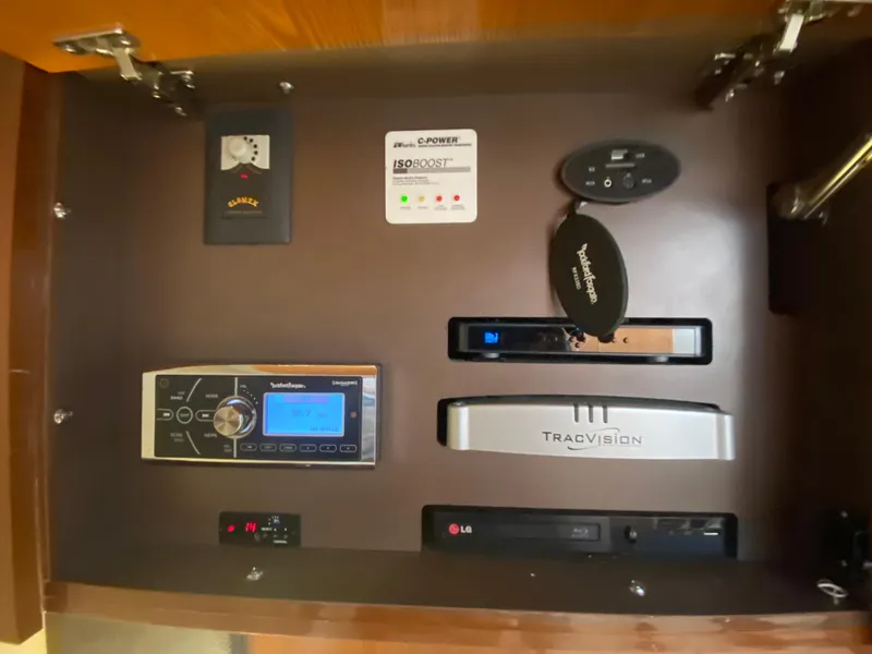 Slide: The Image of Control panel of 2015 Sea Ray 470 Sundancer with electronic devices and TracVision system. - 32