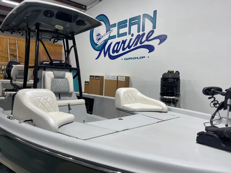 Slide: The Image of Blue Wave 2400 Pure Bay 2020 - 15