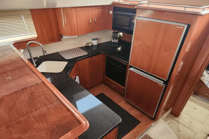 Slide: The Image of Carver 466 Motor Yacht 2007 - 13