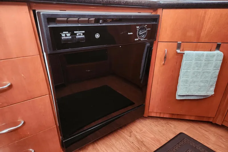 Slide: The Image of Carver 466 Motor Yacht 2007 - 16