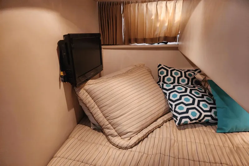 Slide: The Image of Carver 466 Motor Yacht 2007 - 18