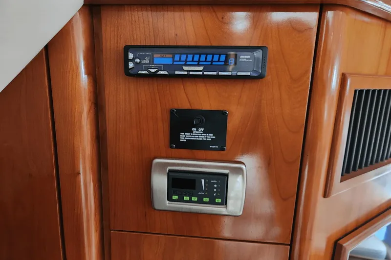 Slide: The Image of Carver 466 Motor Yacht 2007 - 27