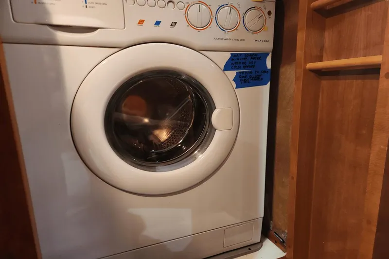 Slide: The Image of Carver 466 Motor Yacht 2007 - 34