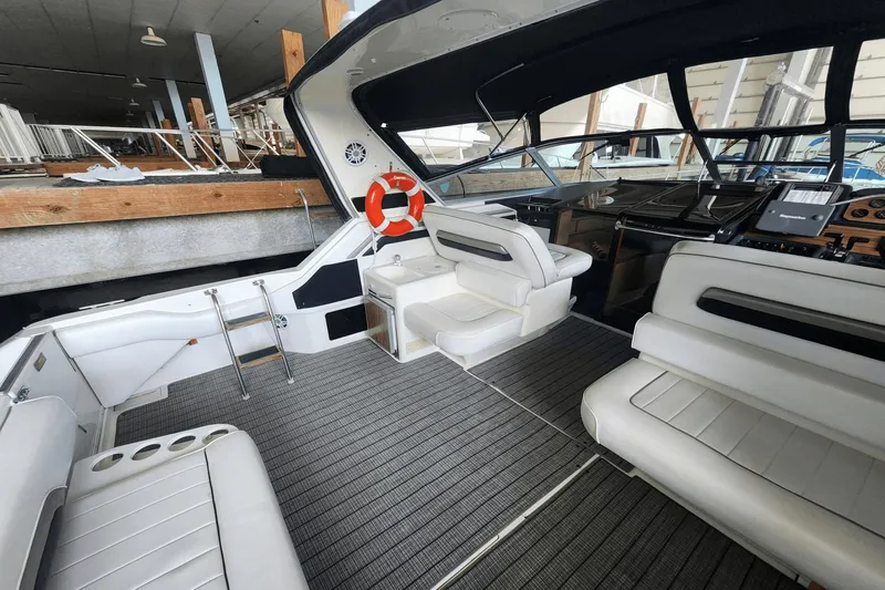 Slide: The Image of Sea Ray 400 Express Cruiser 1993 - 13