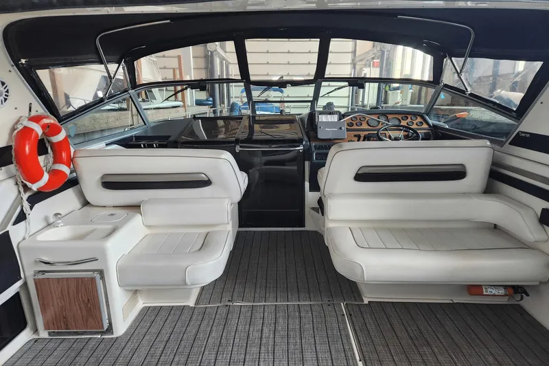 Slide: The Image of Sea Ray 400 Express Cruiser 1993 - 15