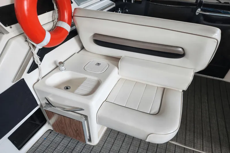 Slide: The Image of Sea Ray 400 Express Cruiser 1993 - 16