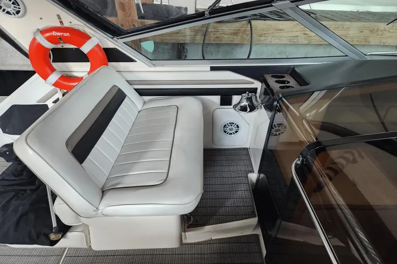 Slide: The Image of Sea Ray 400 Express Cruiser 1993 - 22