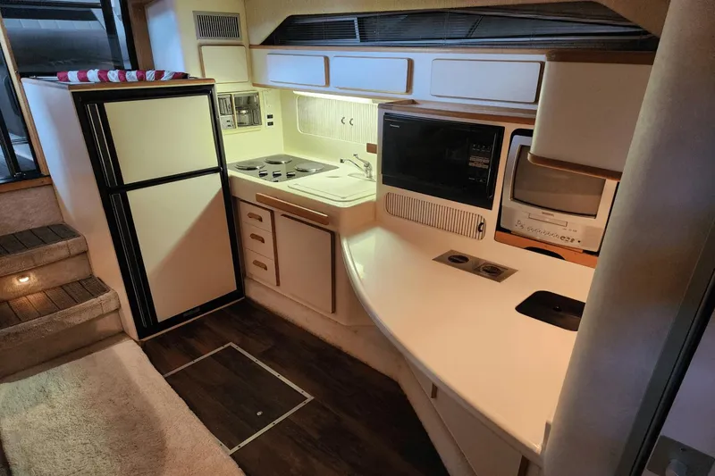 Slide: The Image of Sea Ray 400 Express Cruiser 1993 - 23