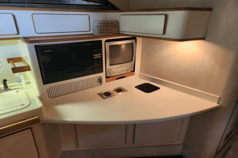 Slide: The Image of Sea Ray 400 Express Cruiser 1993 - 25