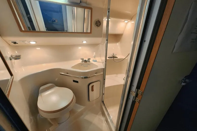 Slide: The Image of Sea Ray 400 Express Cruiser 1993 - 30