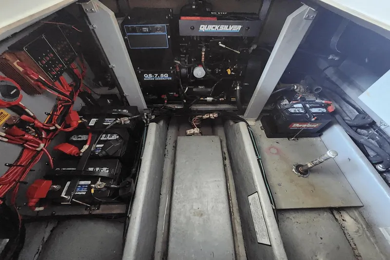 Slide: The Image of Sea Ray 400 Express Cruiser 1993 - 33