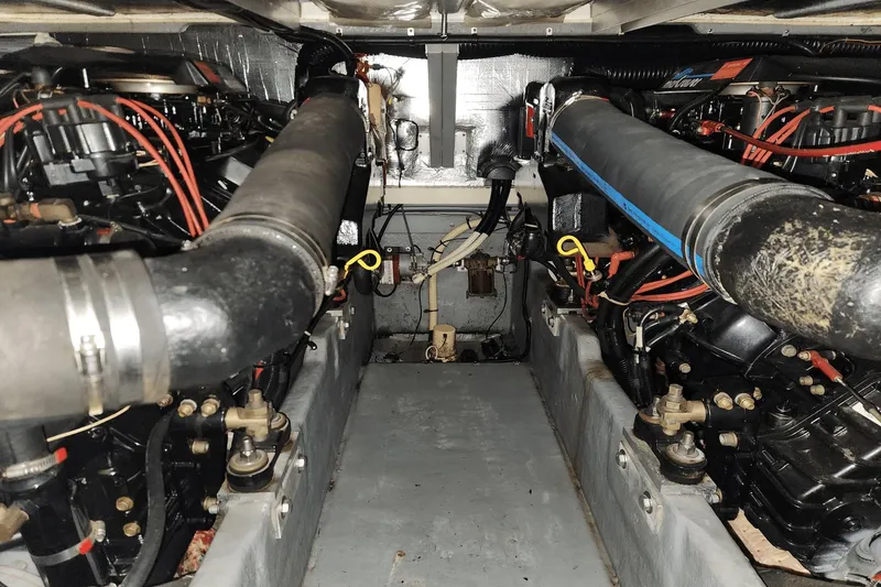 Slide: The Image of Sea Ray 400 Express Cruiser 1993 - 34