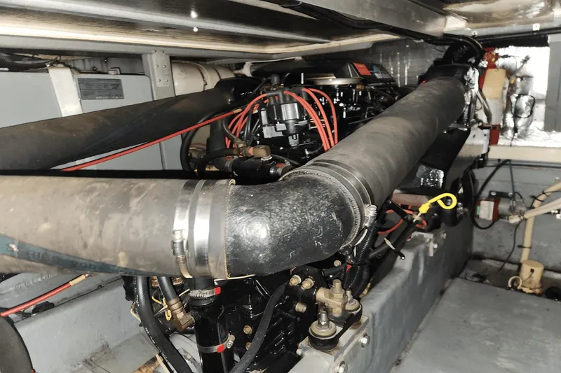 Slide: The Image of Sea Ray 400 Express Cruiser 1993 - 36