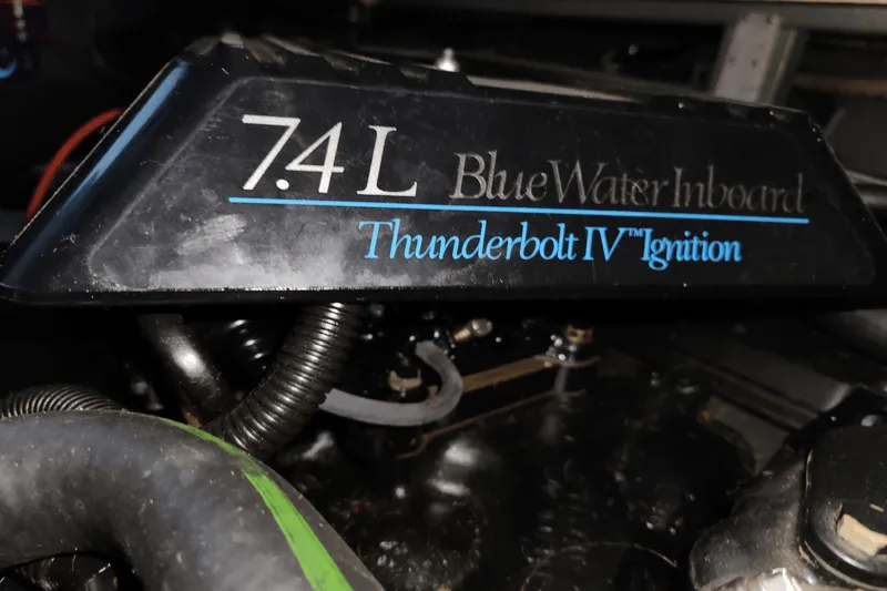 Slide: The Image of Sea Ray 400 Express Cruiser 1993 - 38