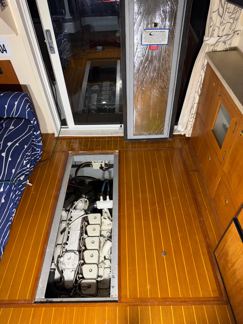 Slide: The Image of Mainship 390 Trawler 2001 - 101