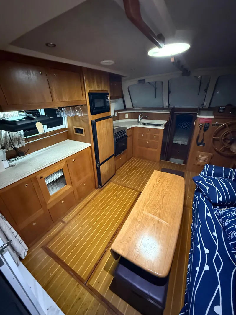 Slide: The Image of Mainship 390 Trawler 2001 - 105