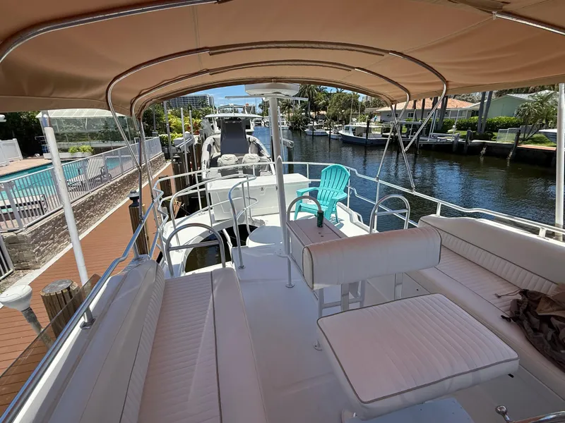 Slide: The Image of Mainship 390 Trawler 2001 - 17