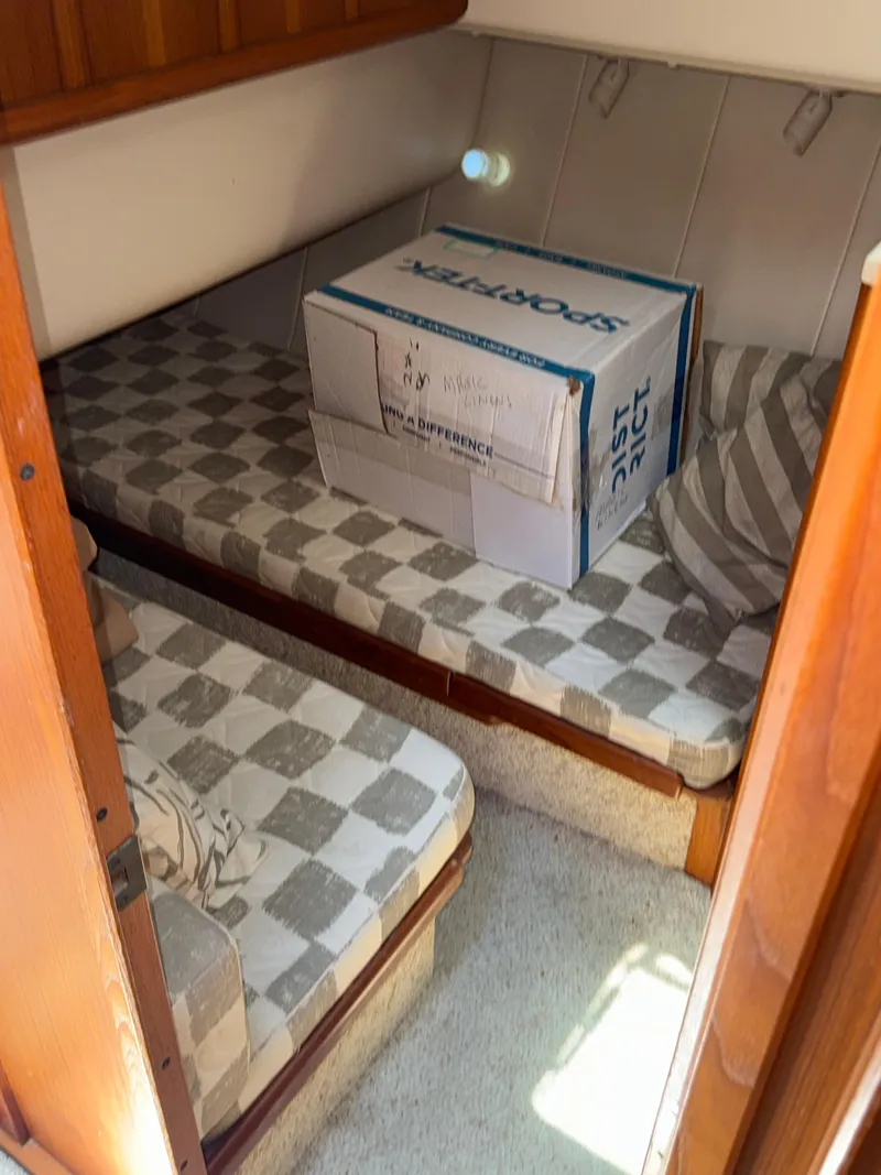 Slide: The Image of Mainship 390 Trawler 2001 - 34