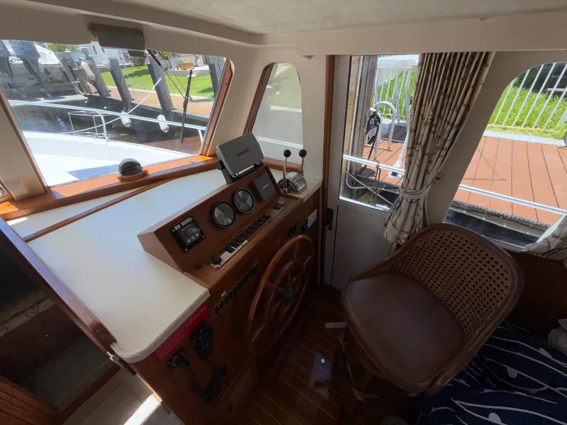 Slide: The Image of Mainship 390 Trawler 2001 - 48