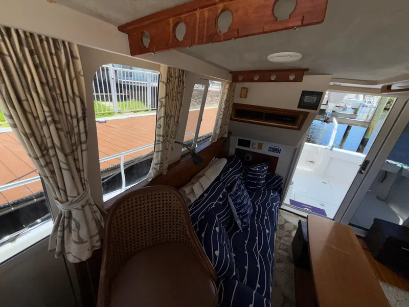 Slide: The Image of Mainship 390 Trawler 2001 - 49