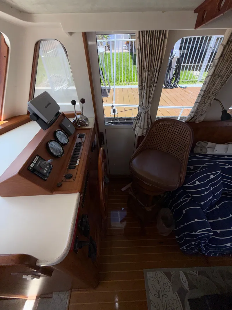 Slide: The Image of Mainship 390 Trawler 2001 - 50