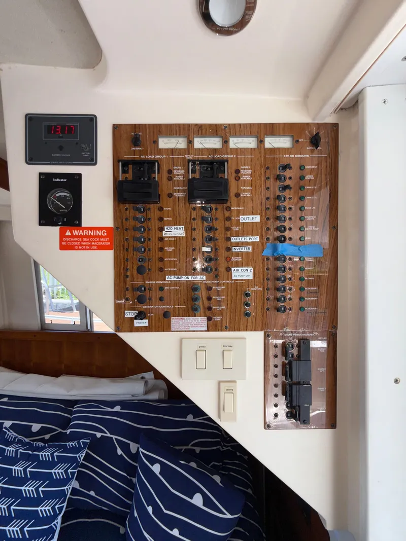 Slide: The Image of Mainship 390 Trawler 2001 - 52