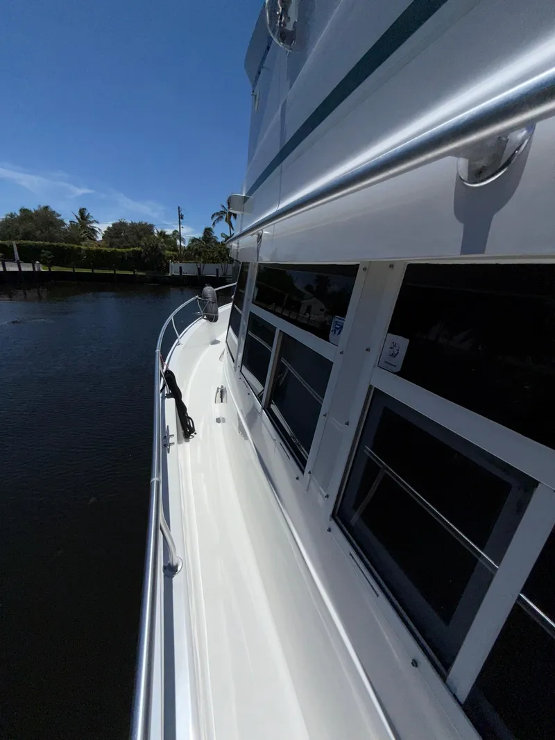 Slide: The Image of Mainship 390 Trawler 2001 - 59