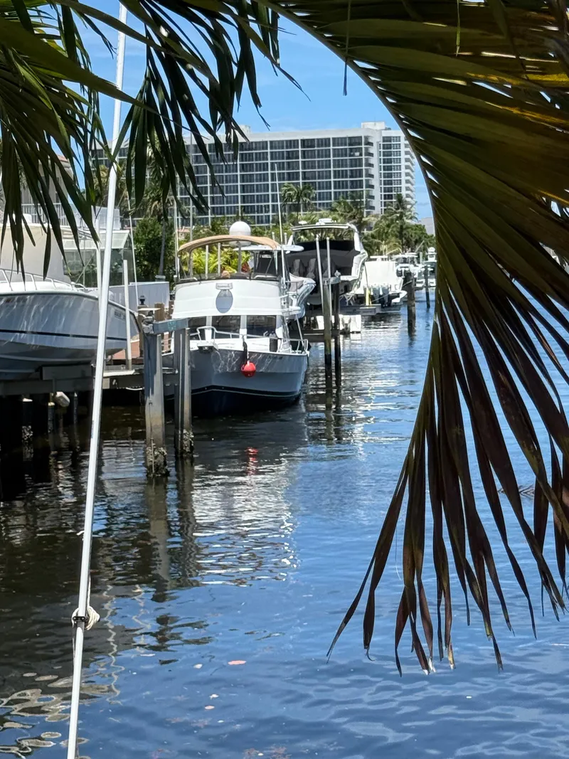 Slide: The Image of Mainship 390 Trawler 2001 - 75